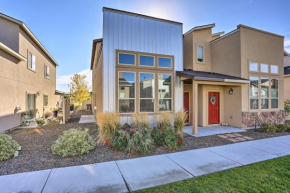 Sleek and Modern Townhome about 11 Mi to Dtwn Boise